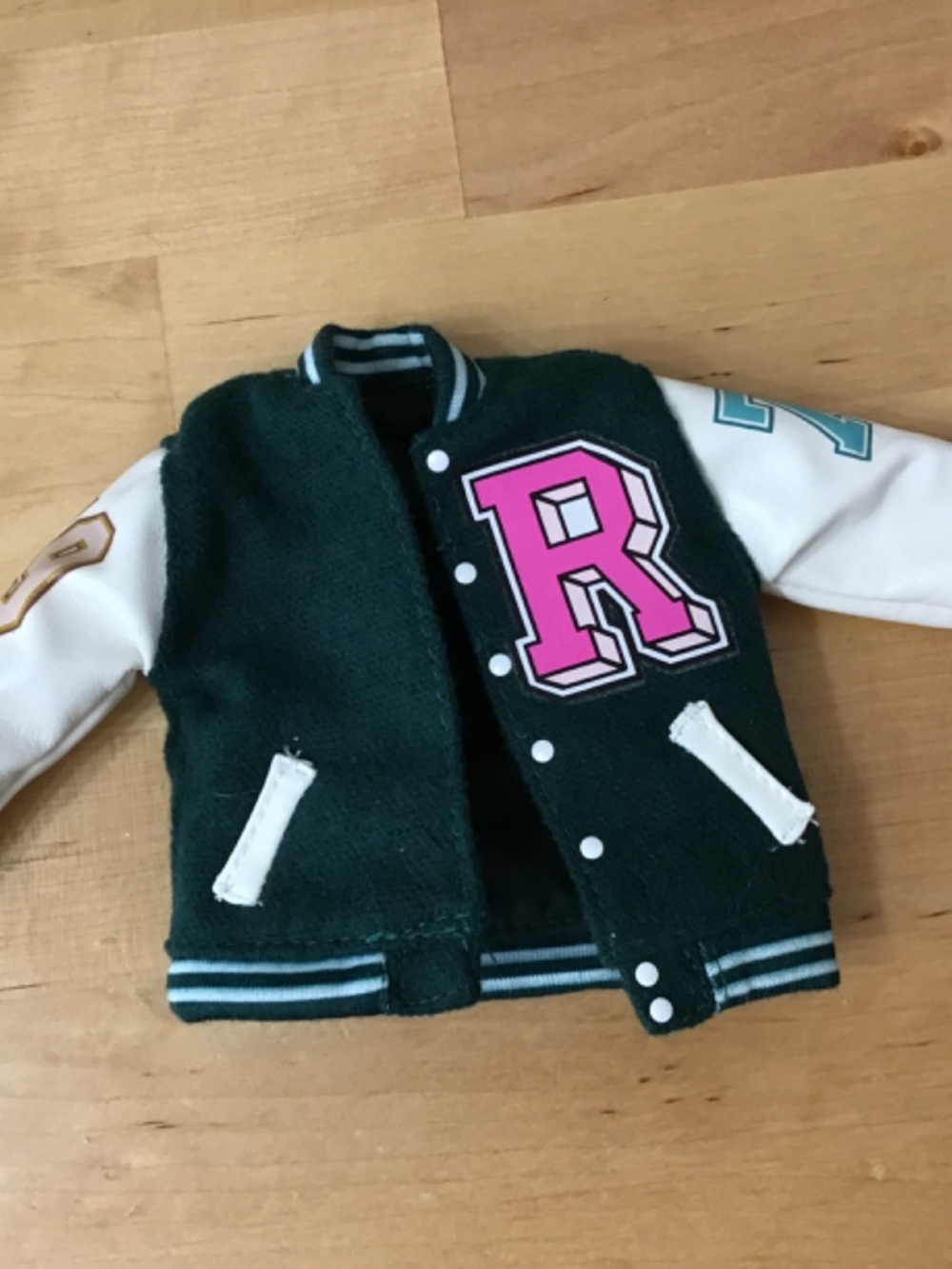 Barbie Roots Clothes - Picture 6 of 14